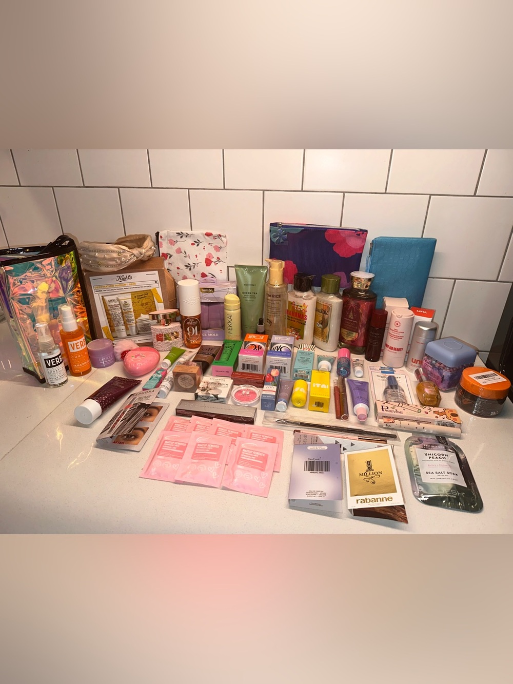 Resellers Large Assorted 65 Piece Beauty Bundle